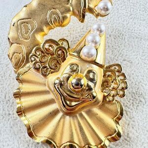 Vintage JJ Signed Gold Clown Brooch With Faux Pearls